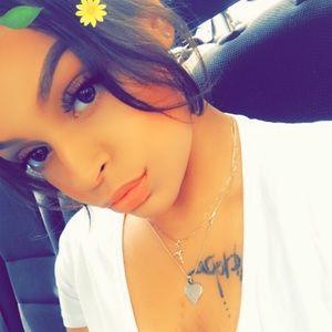 Meet your Posher, Angeline